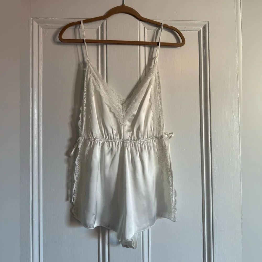 Lulus Enticing Fantasy Ivory Satin Lace Tie-side Lingerie Romper White - Size S - Picture 2 of 3